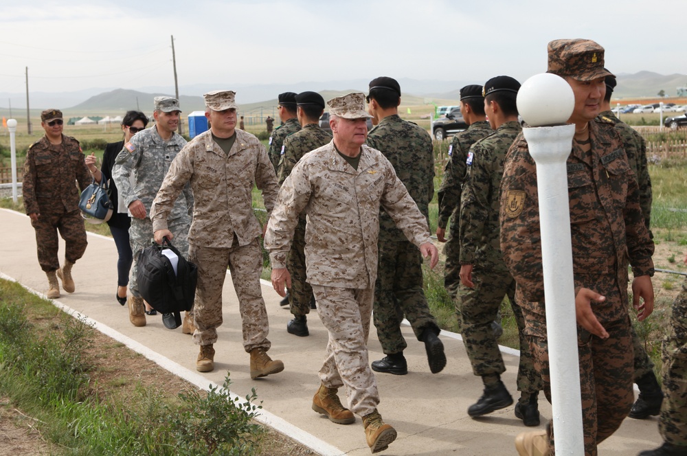 MarForPac commander visits Mongolia for conclusion of exercise Khaan Quest 2013