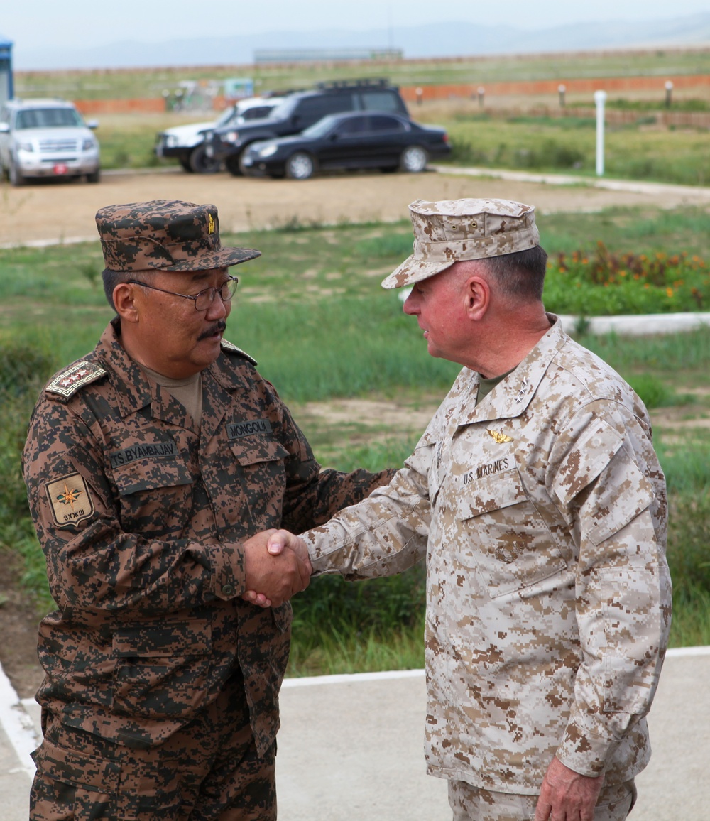 MarForPac commander visits Mongolia for conclusion of exercise Khaan Quest 2013