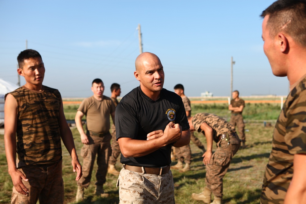 Marines train with Mongolian troops, police on control holds and non-lethal tactics