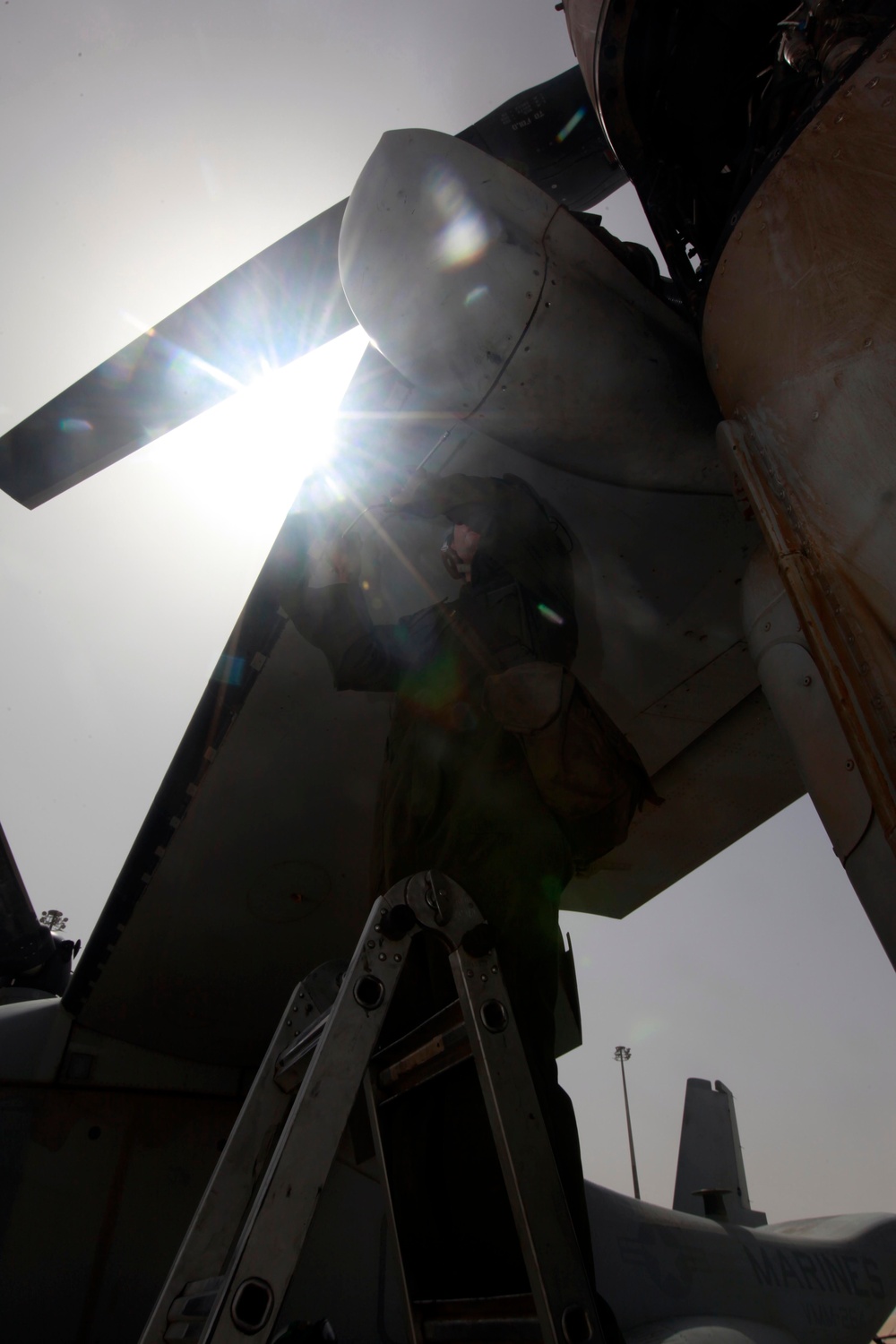 VMM-165 Conducts Maintenance