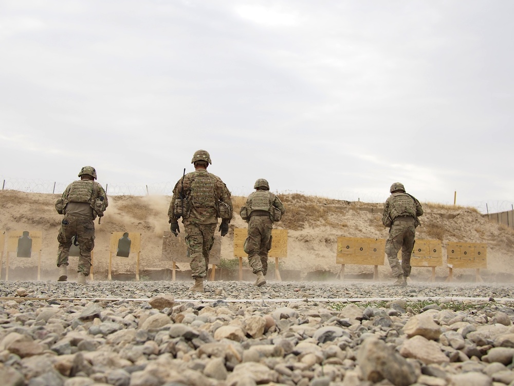 Soldiers in 3rd Platoon, Apache Troop, 6-4 CAV, practice engaging targets while moving on line