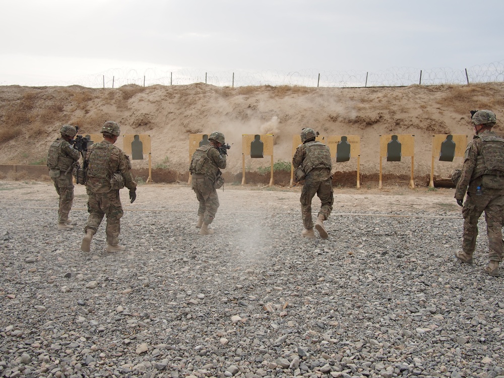 Soldiers in 3rd Platoon, Apache Troop, 6-4 CAV, practice engaging targets while moving