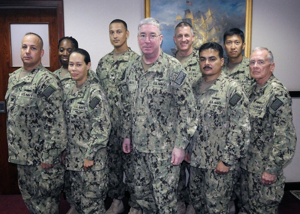 Vice. Adm. Miller with Expeditionary Resuscitative Surgical Systems Team 10