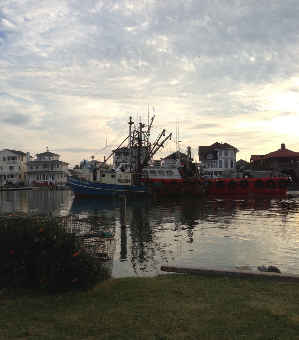 Fishing vessel runs aground in Atlantic City