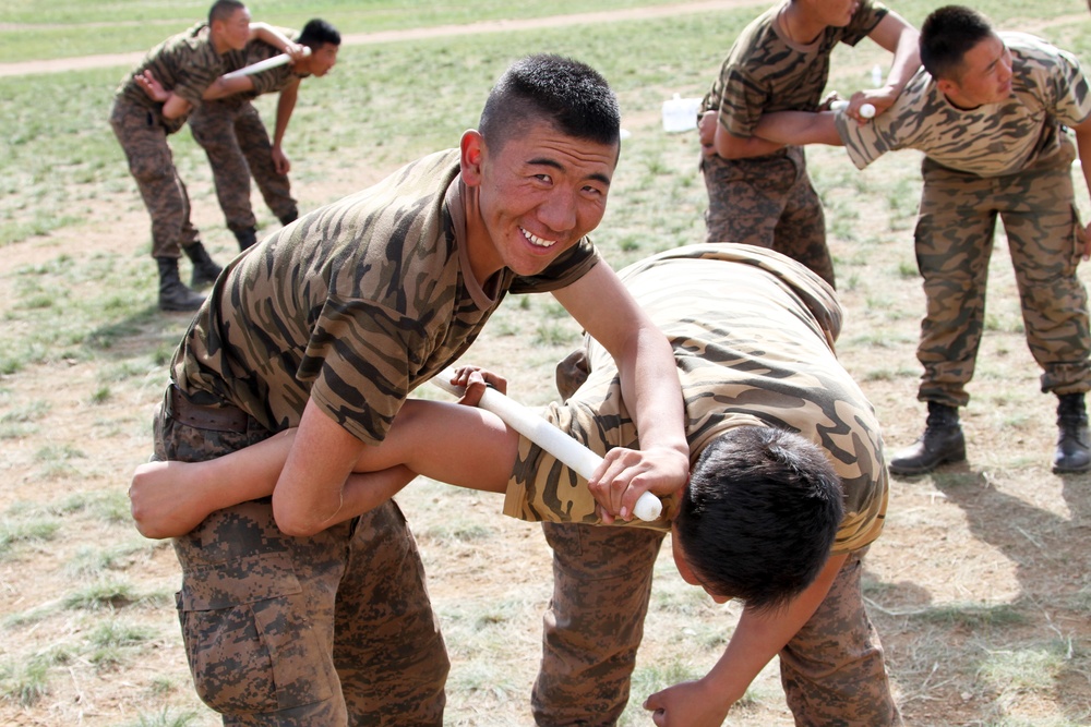 3rd LE Battalion Marines lead non-lethal weapons training in Mongolia