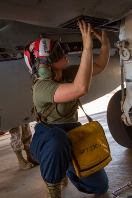 Ordnance Marines receives real-time training in simulated environment