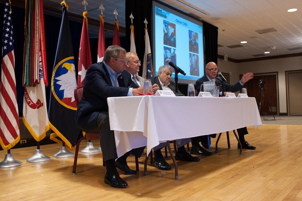 Past US Army Reserve chiefs share knowledge with current leaders