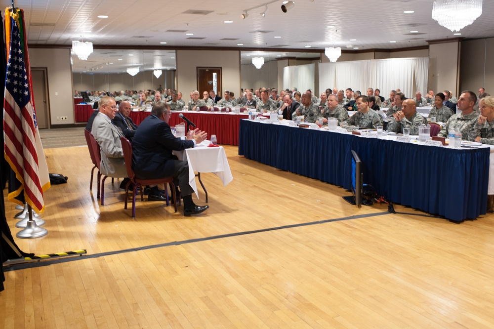 Past US Army Reserve chiefs share knowledge with current leaders