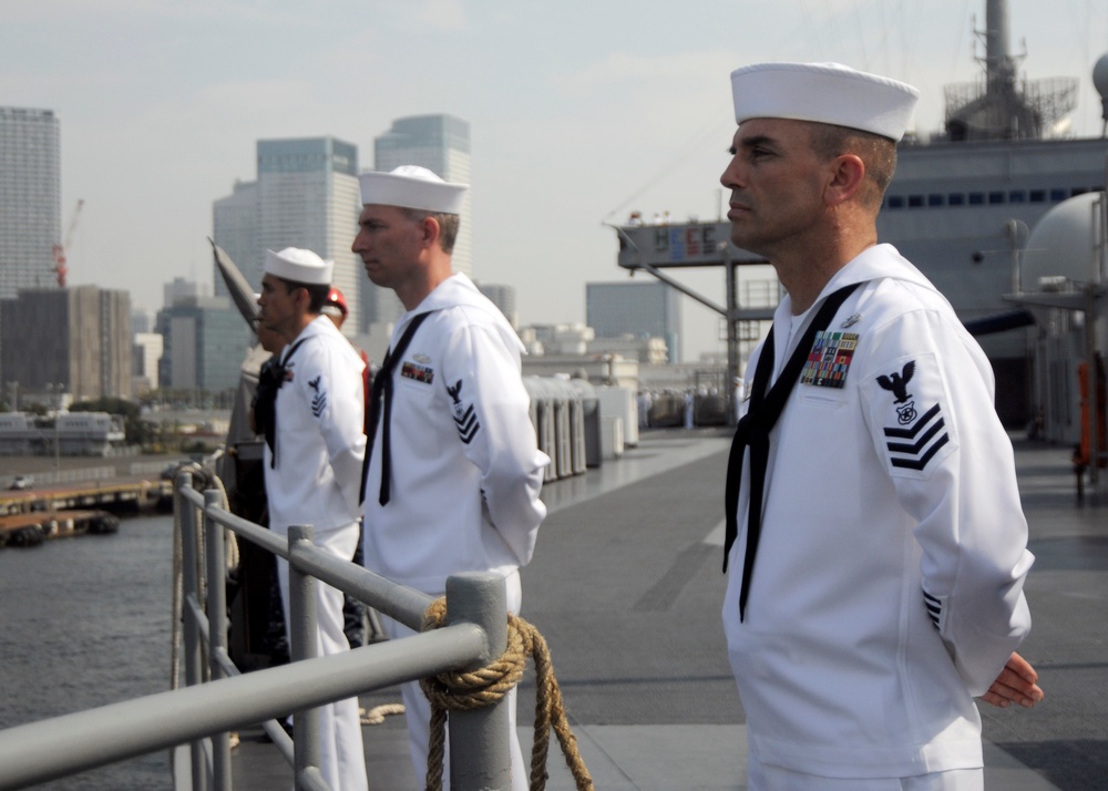 USS Blue Ridge arrives in Tokyo