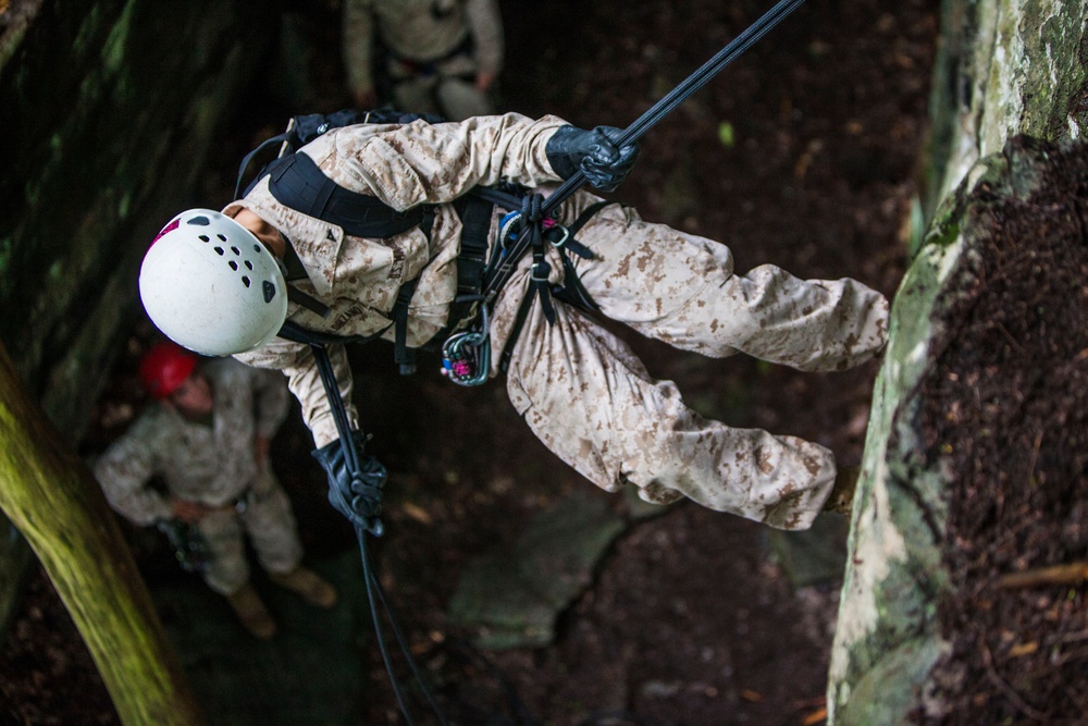 22nd MEU BLT Marines climb to the top in SOTG assault climbers course