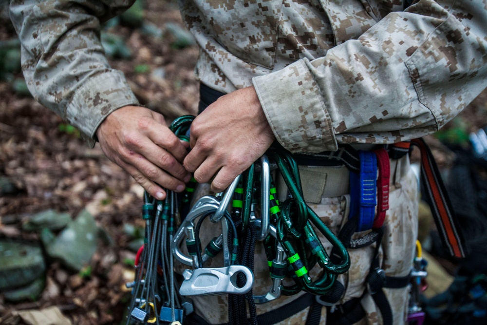 22nd MEU BLT Marines climb to the top in SOTG assault climbers course