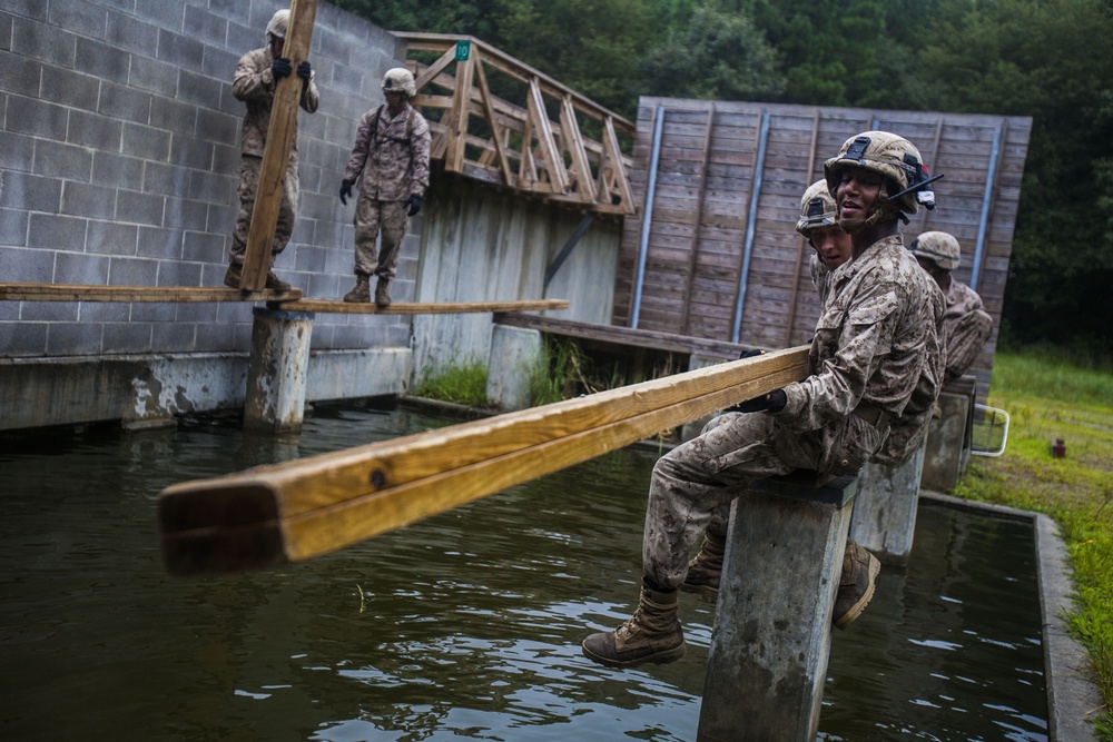 22nd MEU BLT puzzles through leadership reaction course