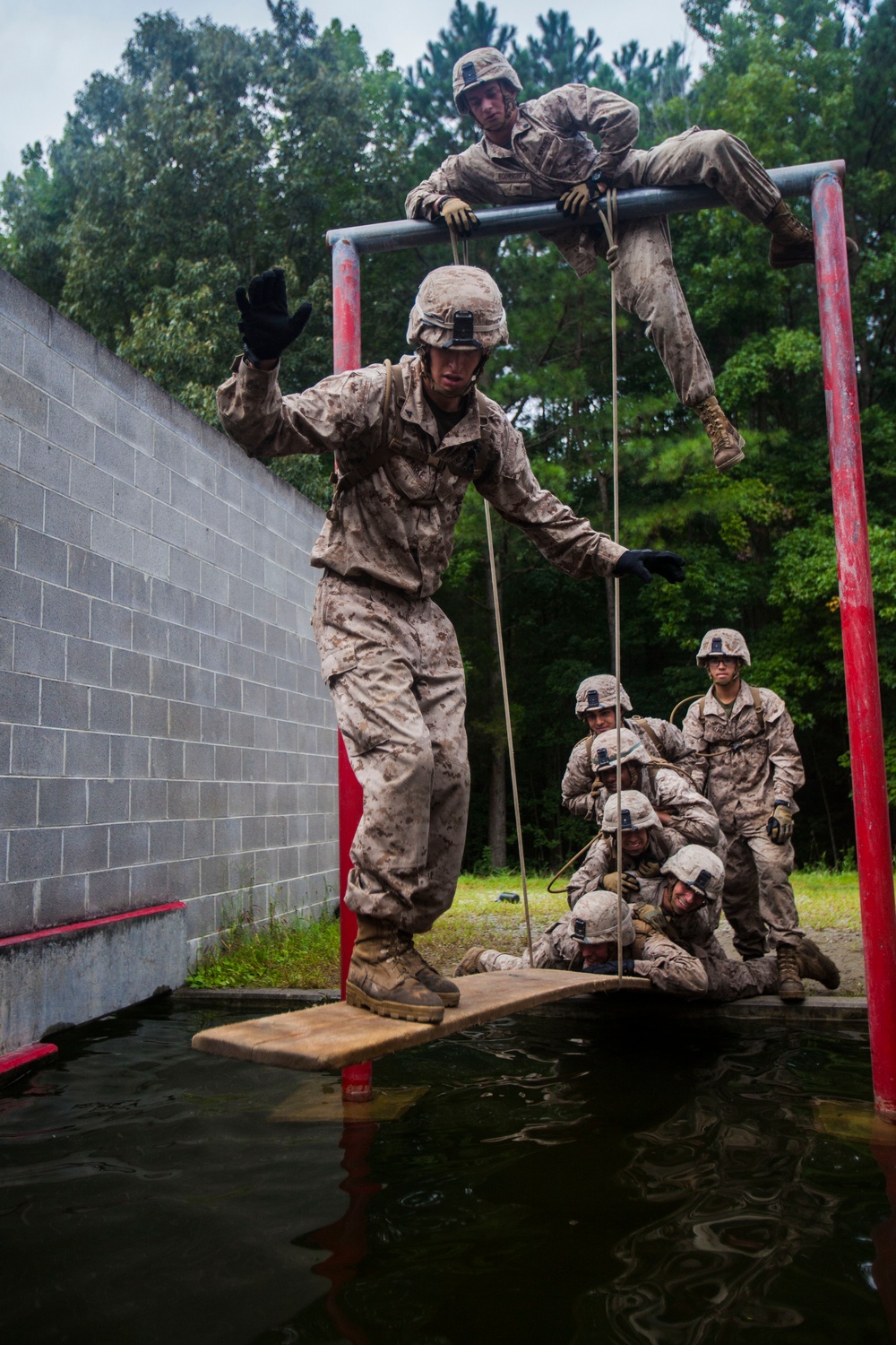 22nd MEU BLT puzzles through leadership reaction course