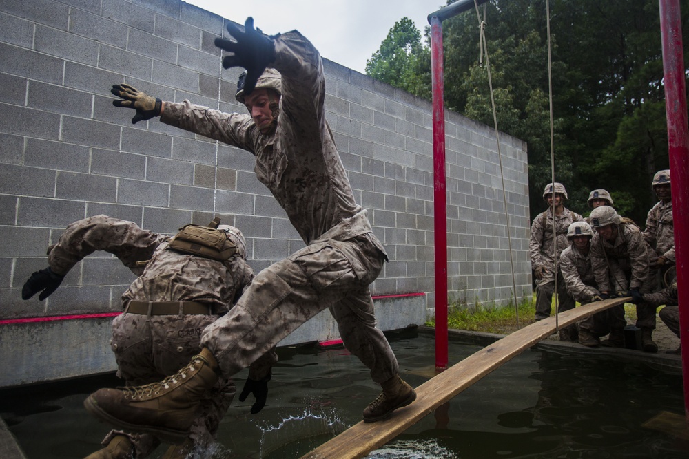 22nd MEU BLT puzzles through leadership reaction course