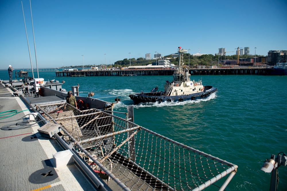 USS Denver pulls in to Darwin, Australia
