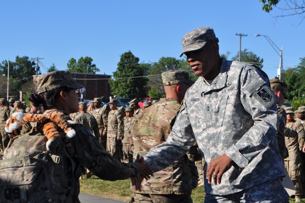 Fort Leonard Wood CG welcomes redeploying soldiers