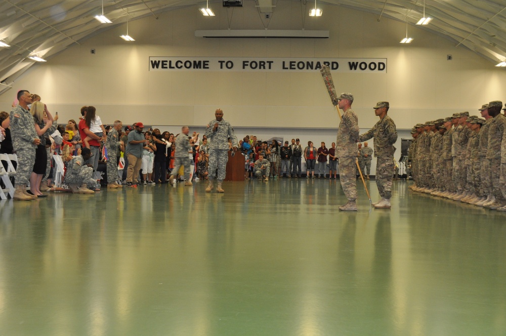 Soldiers come home to Fort Wood