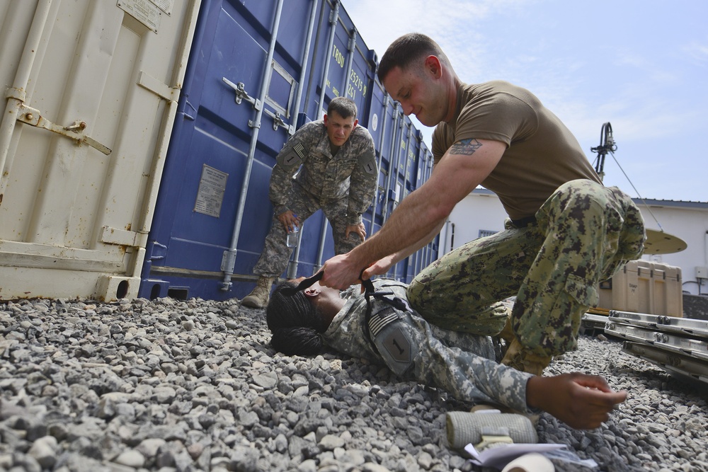US Army medics offer CLS certification to service members