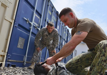US Army medics offer CLS certification to service members