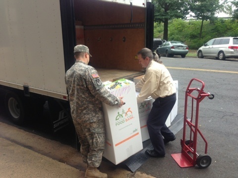Old Guard soldiers support Feds Feed Families food drive