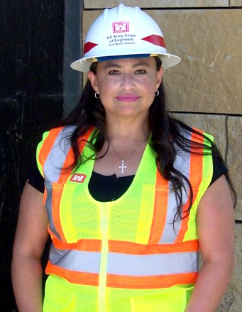 Fort Worth District's civil engineer, Rebecca Ward, earns HENAAC Luminary award