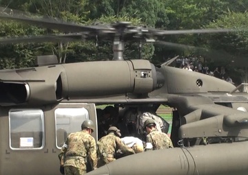 US Army UH-60 helicopter makes historic landing on JMSDF destroyer
