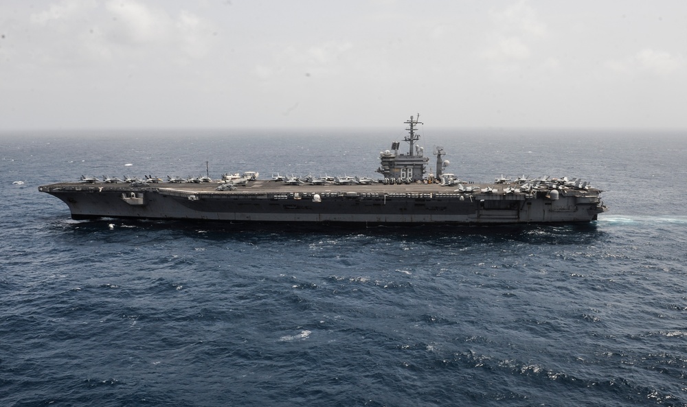USS Nimitz transits the Arabian Sea