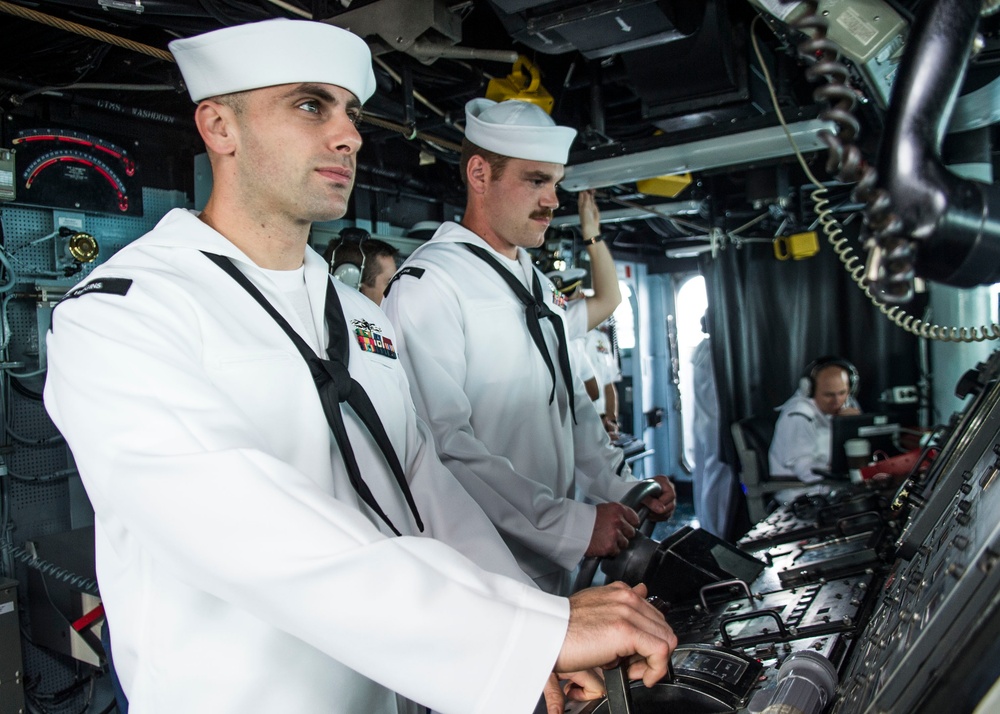 USS Higgins arrives in Nagoya