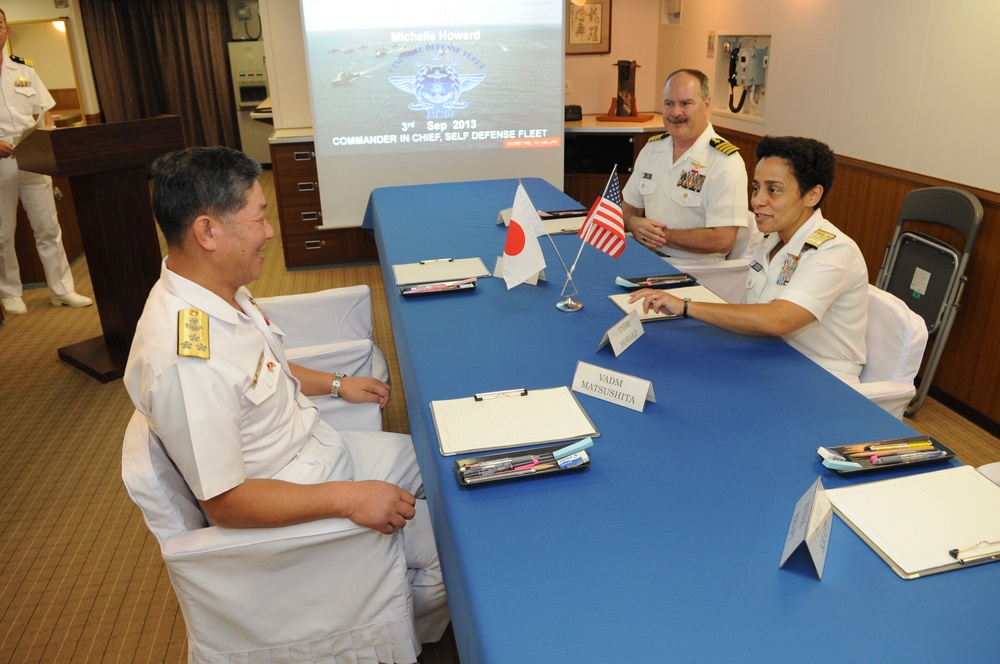 Vice Adm. Howard visits JDS Hyuga and USS Blue Ridge
