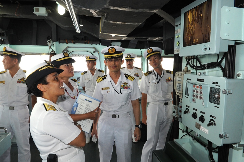 Vice Adm. Howard visits JDS Hyuga and USS Blue Ridge