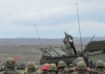 Combined mortar training between American and Japanese forces