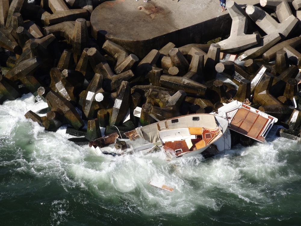 Coast Guard Station Manasquan Inlet responds to 2 boats grounded on jetty