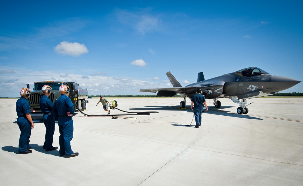 Hot pits keep F-35s flying