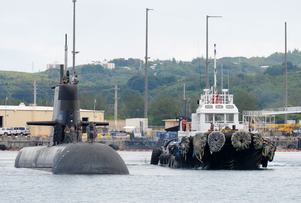 DVIDS - Images - HMAS Waller arrives in Santa Rita [Image 1 of 3]