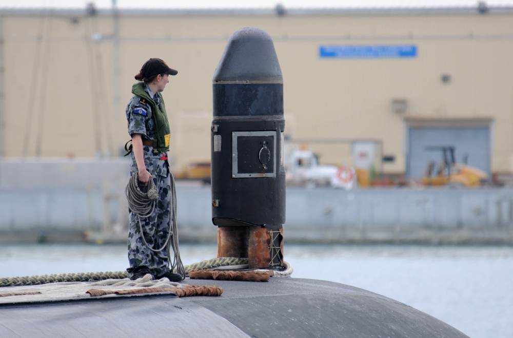 HMAS Waller arrives in Santa Rita