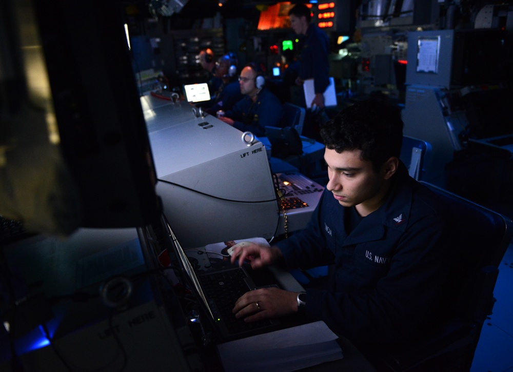 Combat information center aboard USS Gettysburg