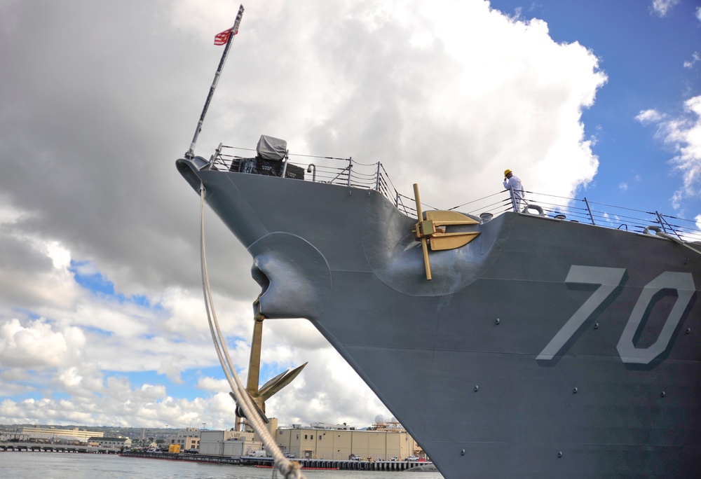 USS Hooper departs Pearl Harbor