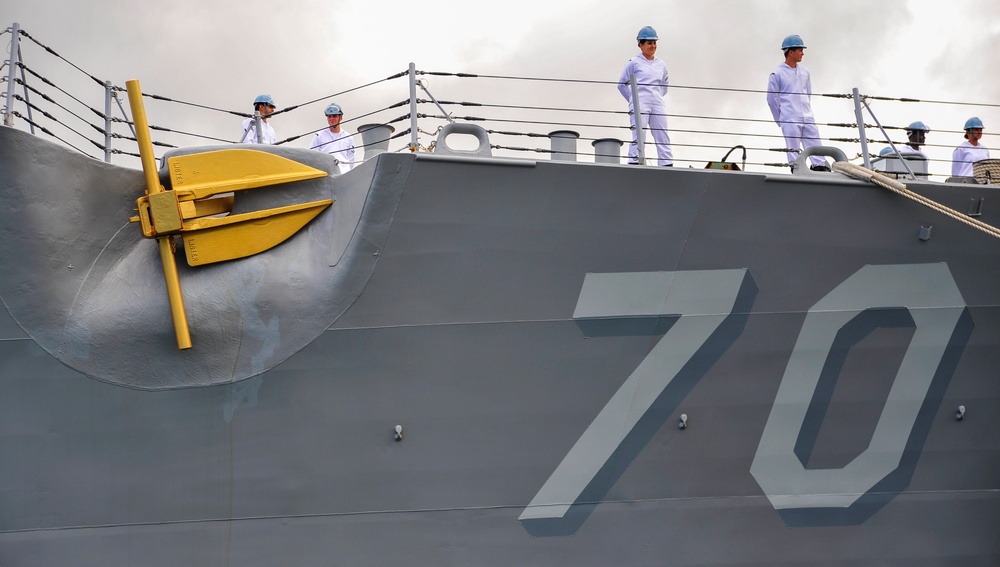 USS Hooper departs Pearl Harbor