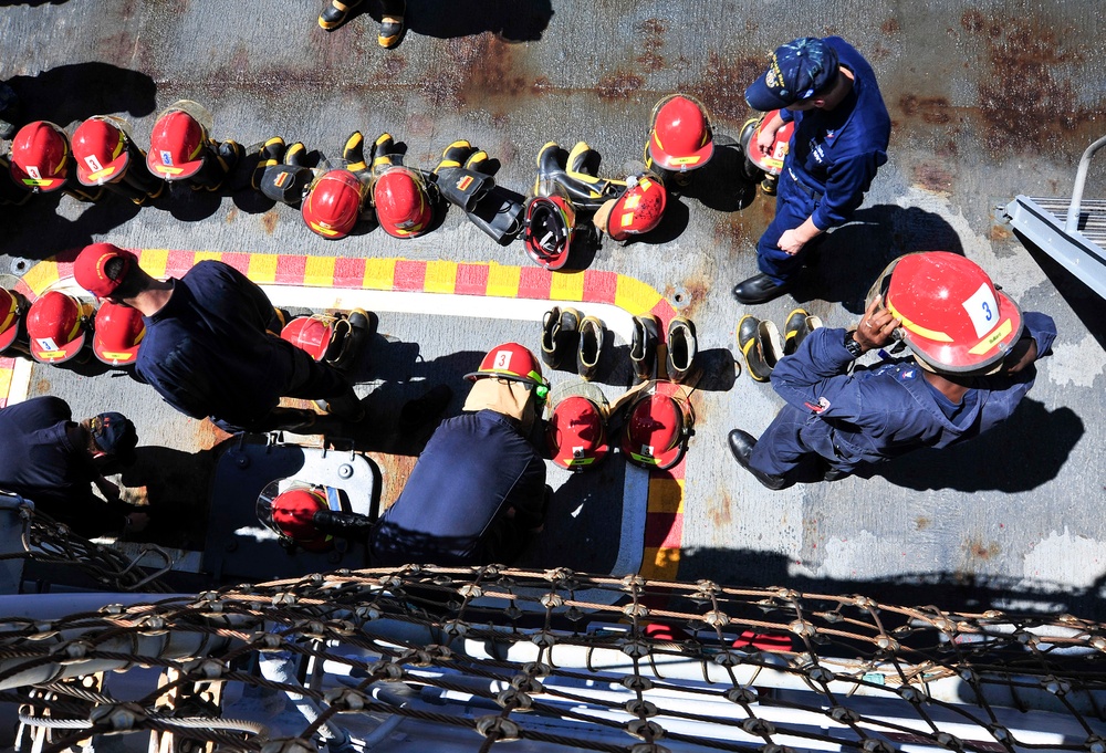 Chinese sailors train with USS Lake Erie sailors