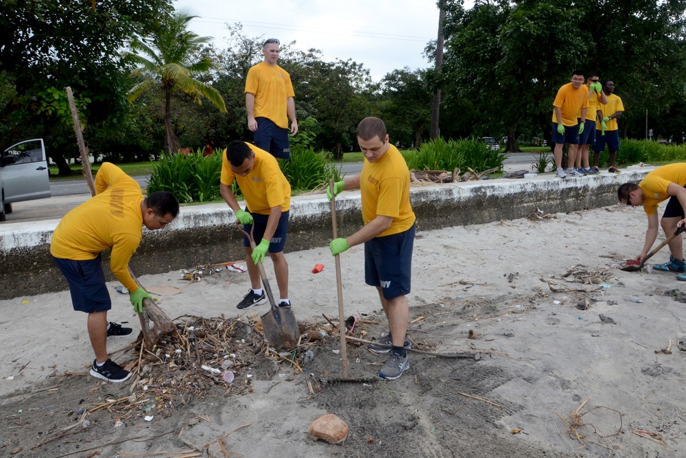 USS Emory S. Land sailors in Philippines