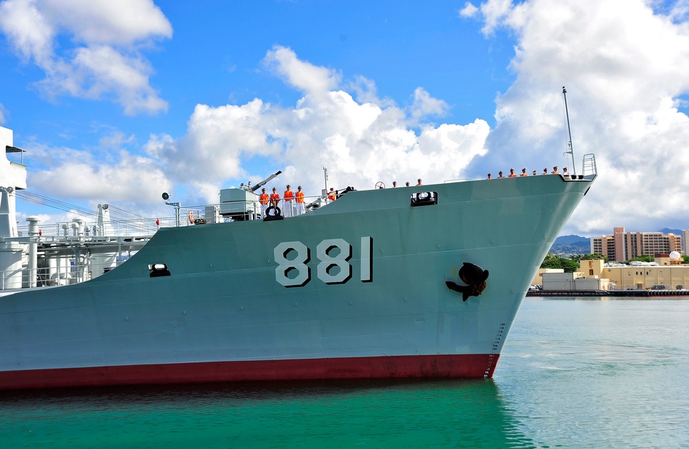 Chinese ships arrive in Pearl Harbor