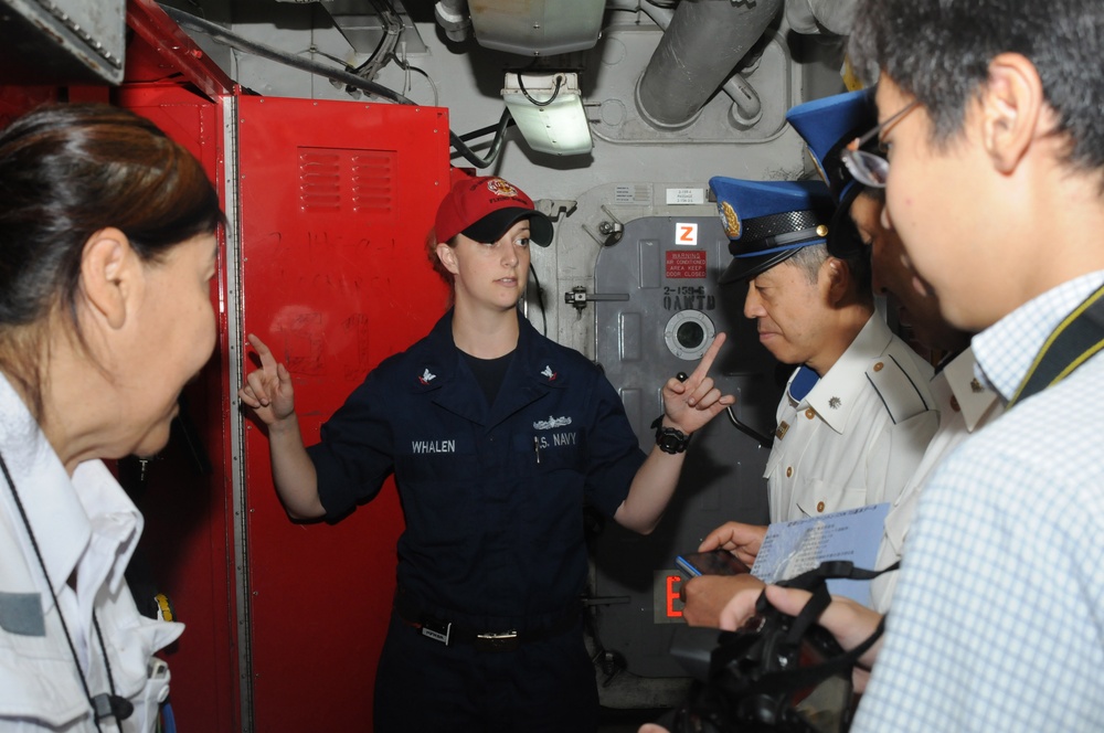Japanese firefighters visit USS George Washington