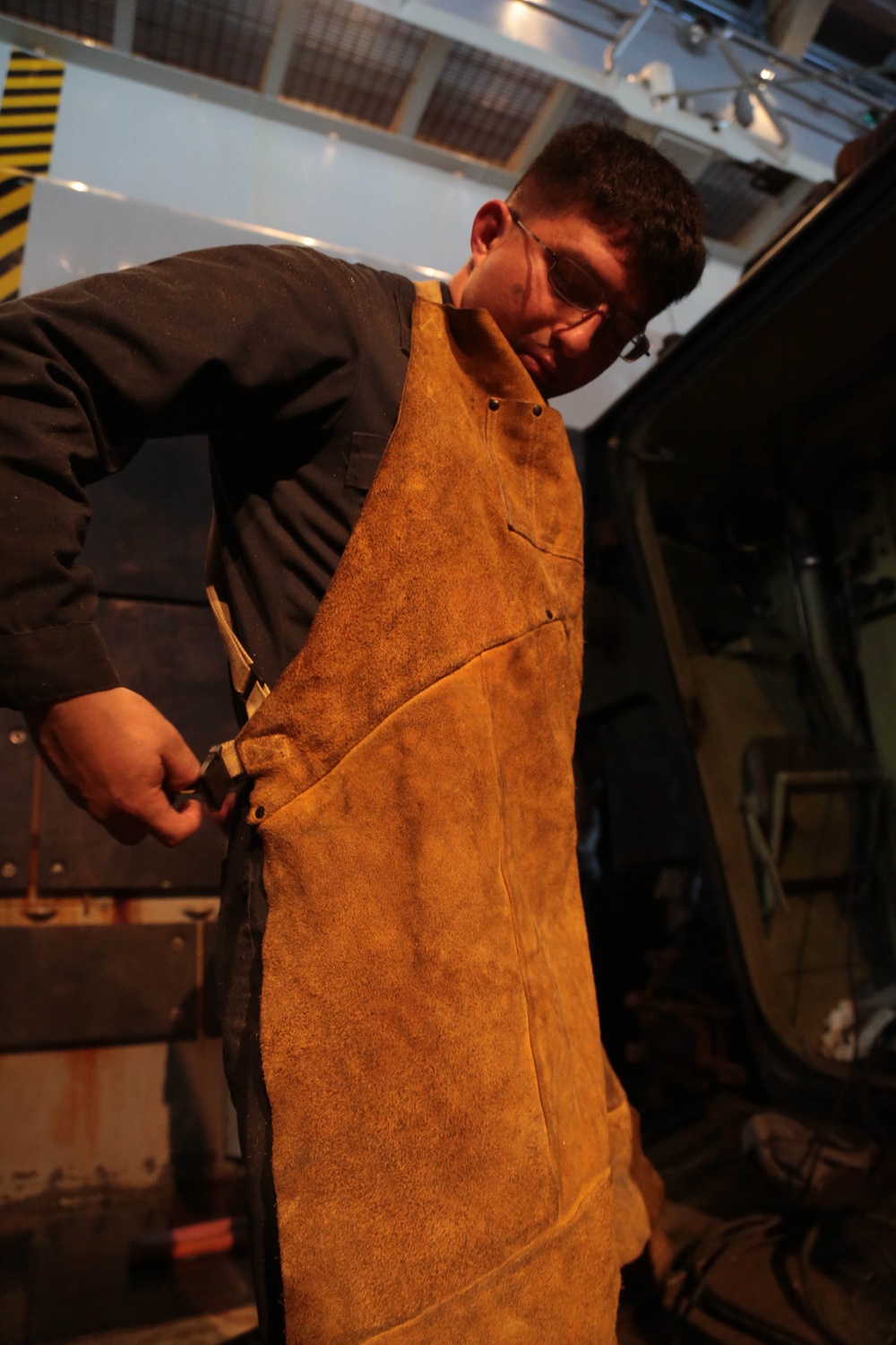 CLB-13 Marine keeps 13th MEU metal together