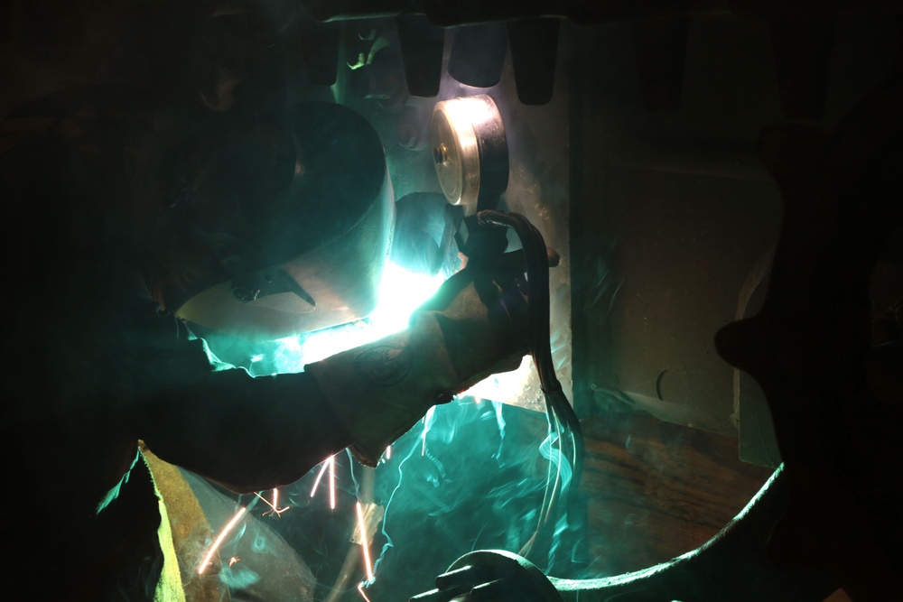 CLB-13 Marine keeps 13th MEU metal together
