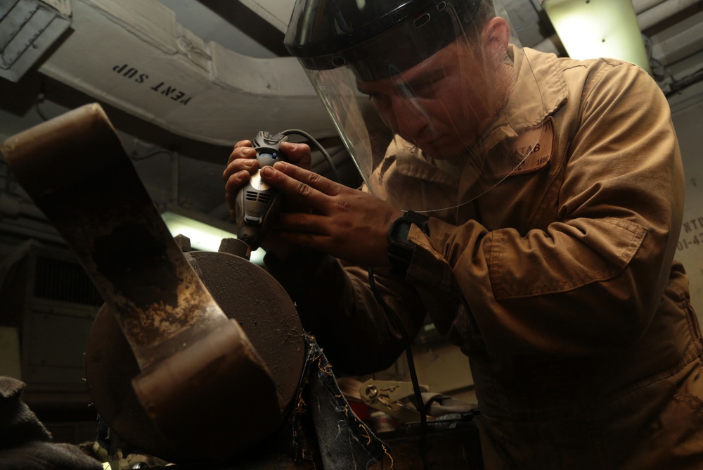 CLB-13 Marine keeps 13th MEU metal together