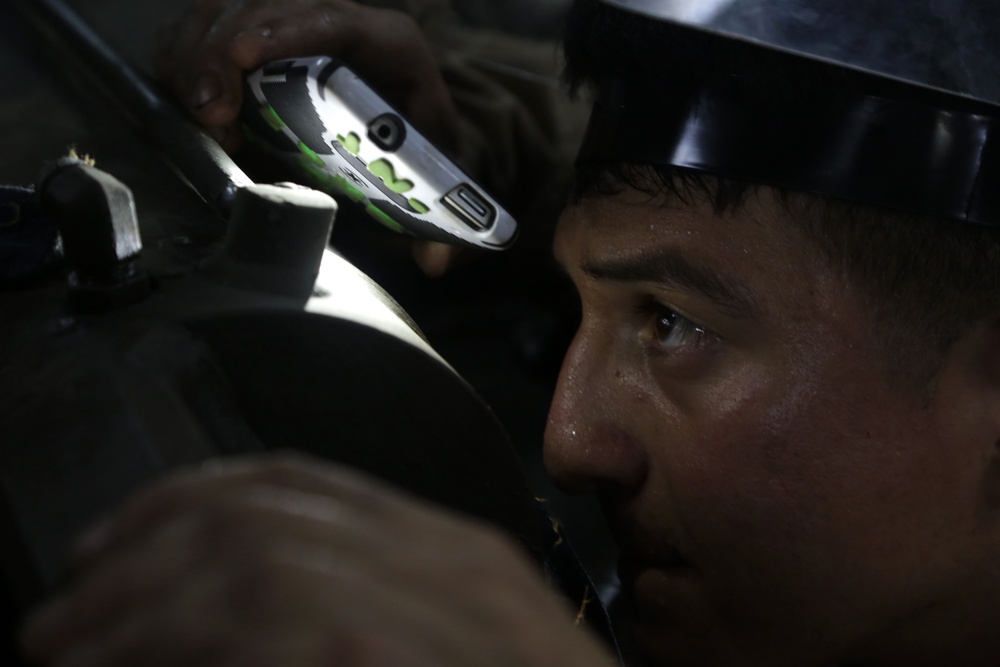 CLB-13 Marine keeps 13th MEU metal together