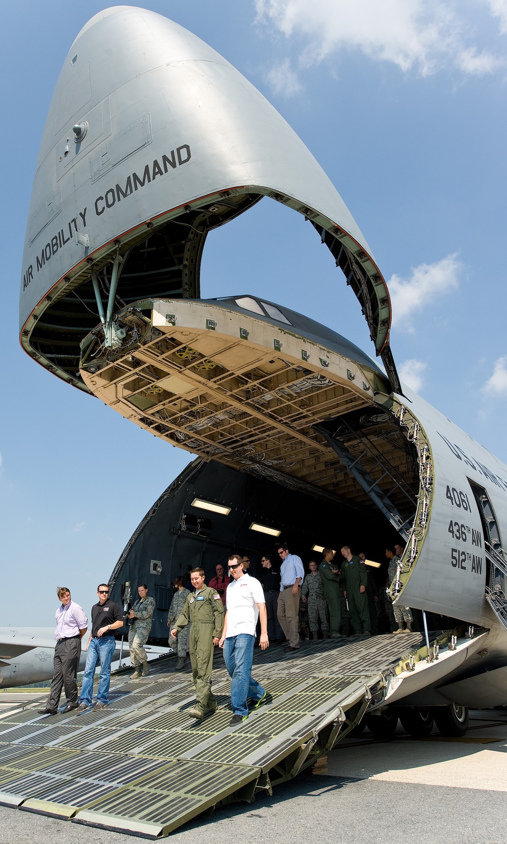 Kyle Busch visits Dover AFB