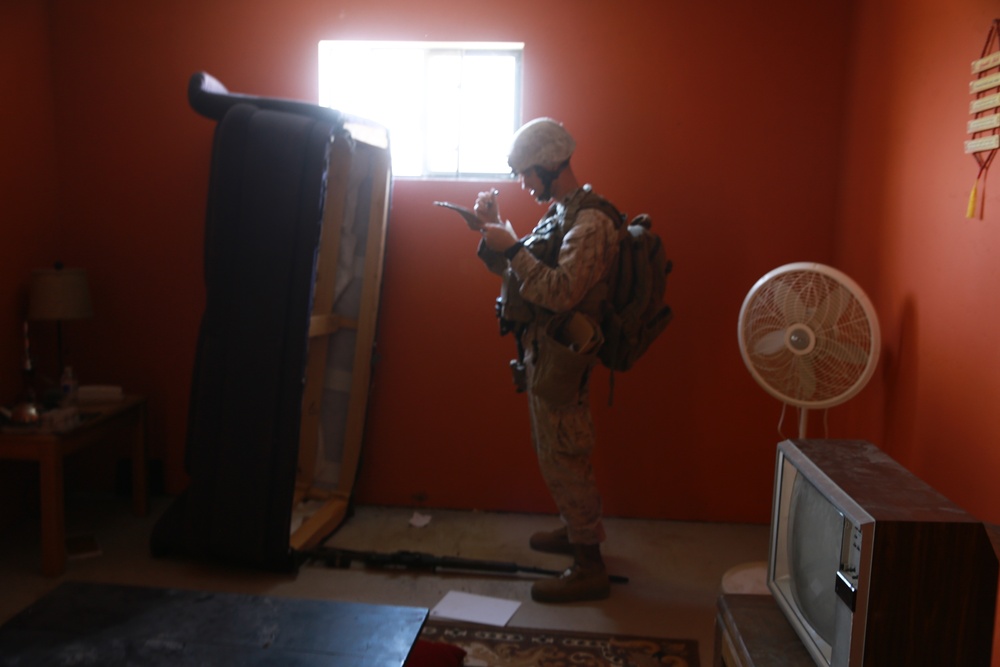 Tactical sight exploitation training prepares Marines for deployment