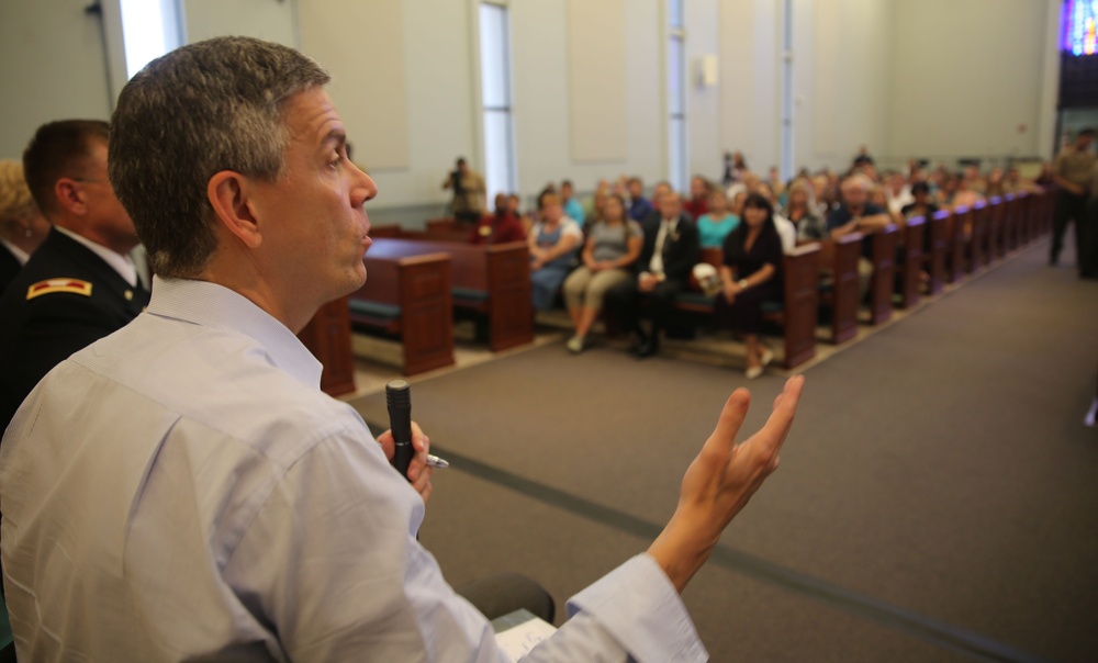MCAS Yuma Welcomes Secretary of Education Arne Duncan at Town Hall Meeting