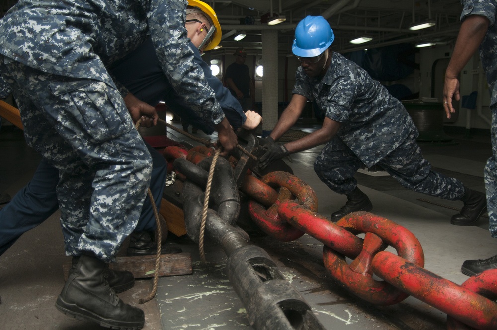 USS Peleliu removes anchor